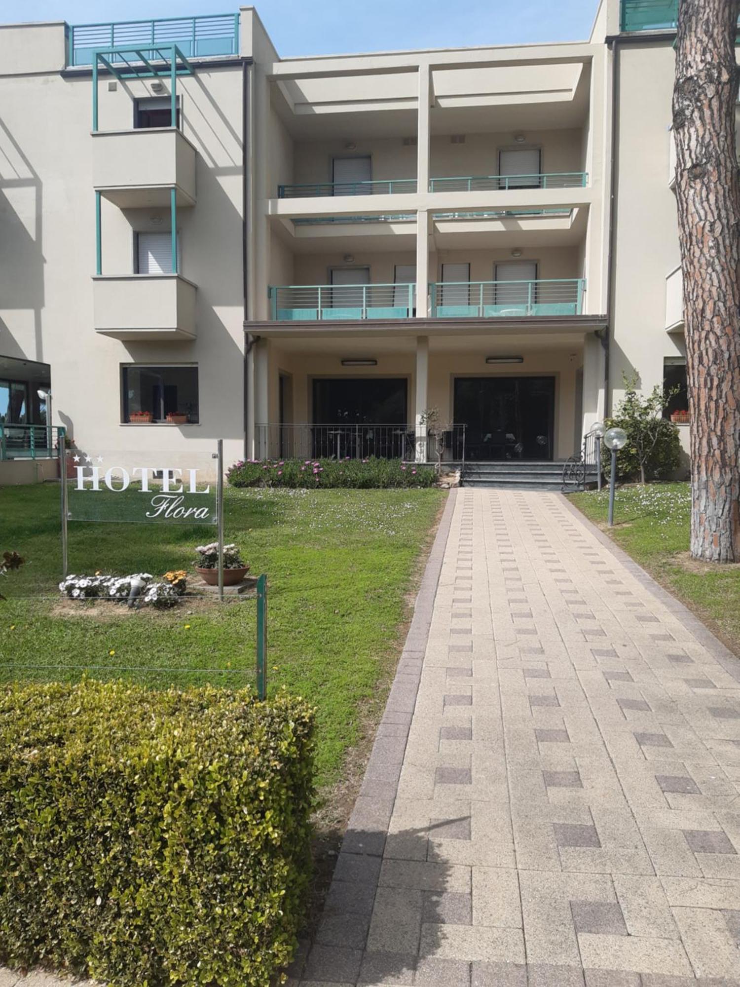 Hotel Flora 3*